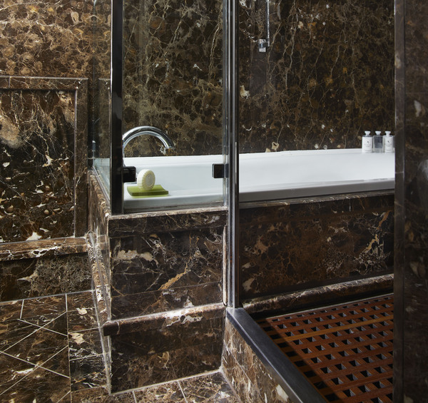 Silversea, Silver Cloud, Royal Suite Bathroom ©Silversea Cruises Ltd & Matteo Imbriani.jpg